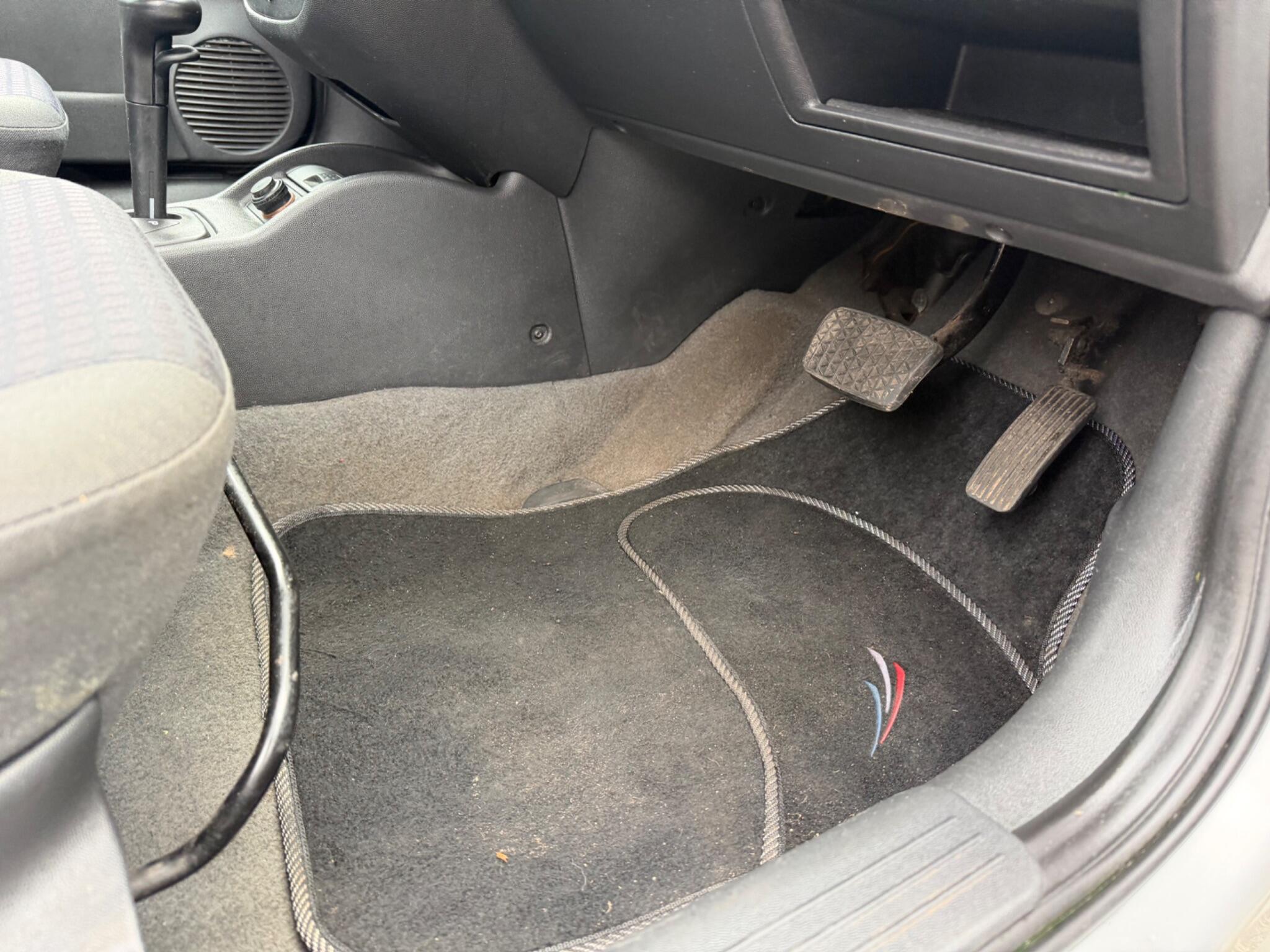 2002 Vauxhall Corsa image 96
