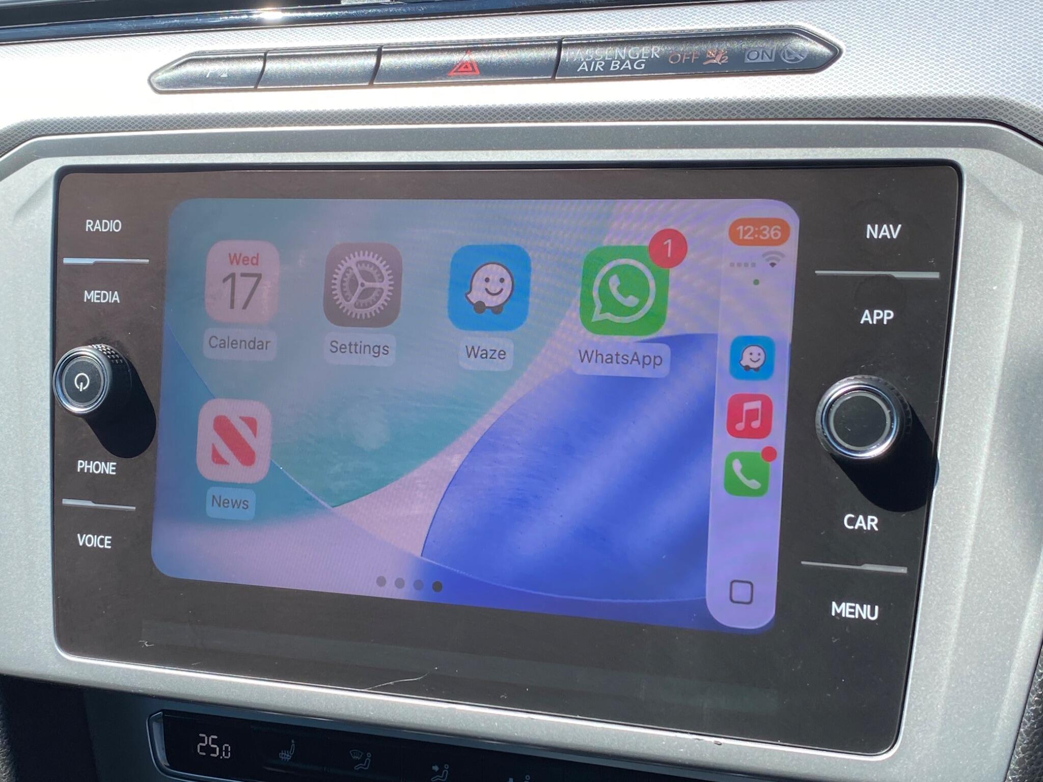 Volkswagen Passat view 19