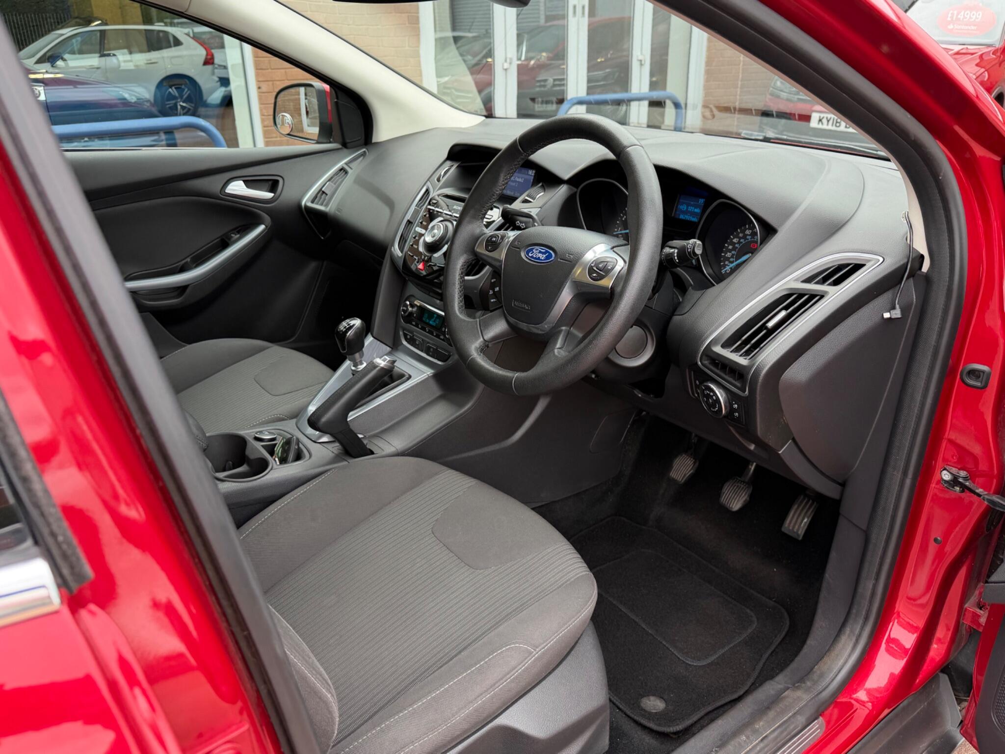 Ford Focus view 73