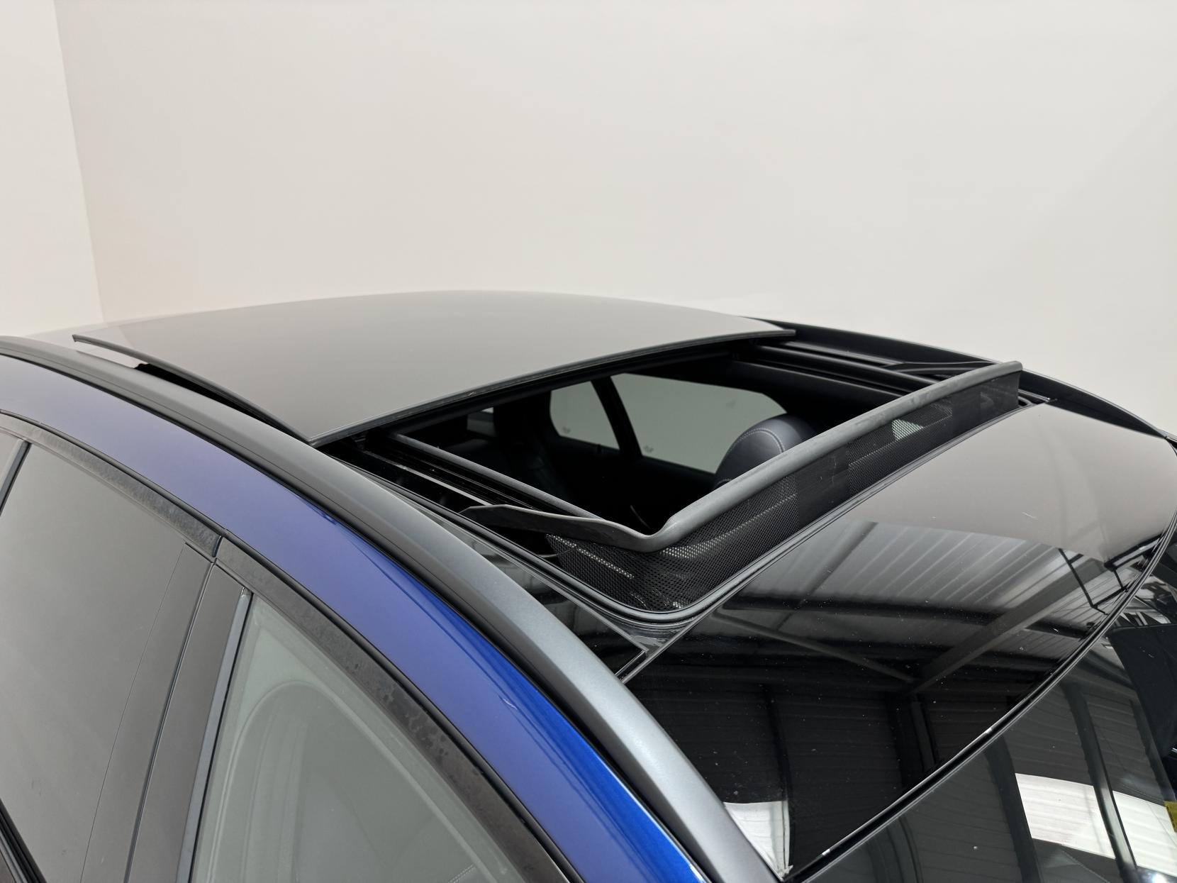 Mercedes-Benz C Class view 3