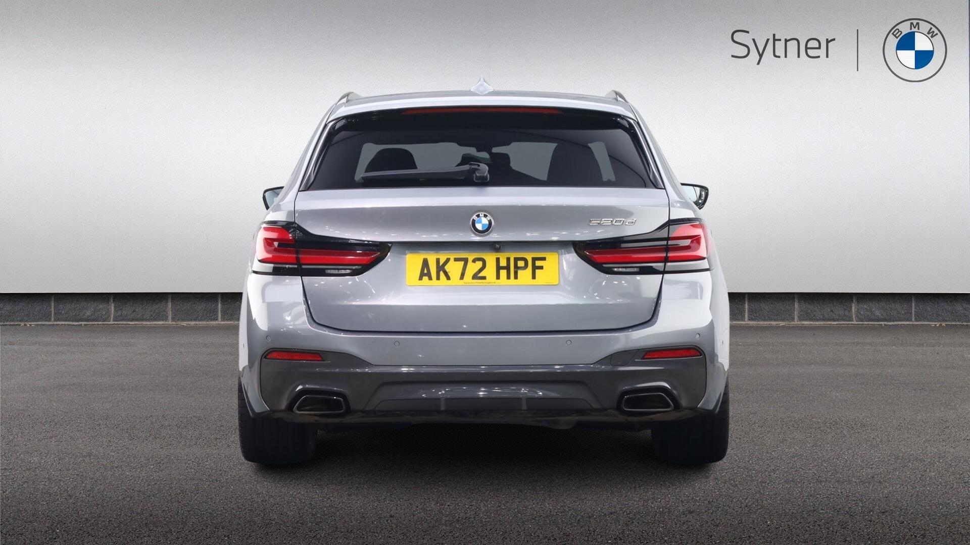 BMW 5 Series view 15