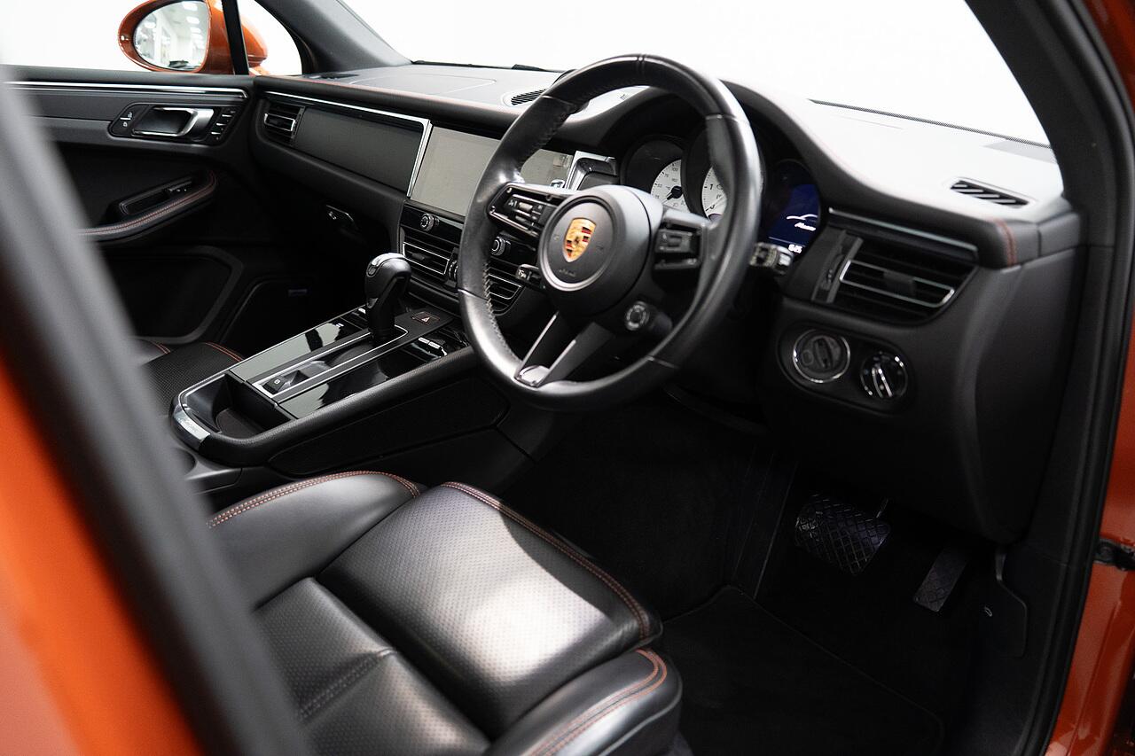 Porsche Macan view 4