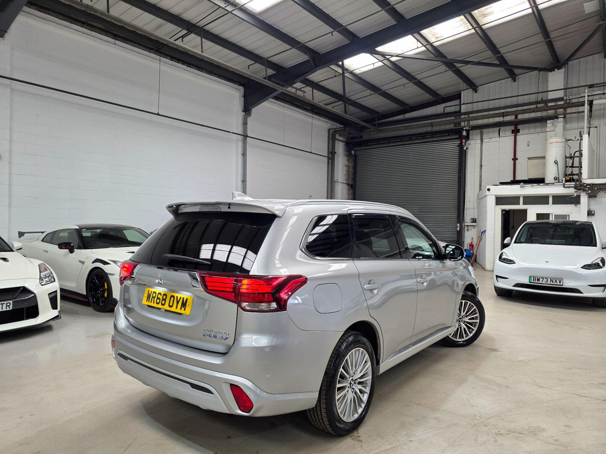Mitsubishi Outlander view 28