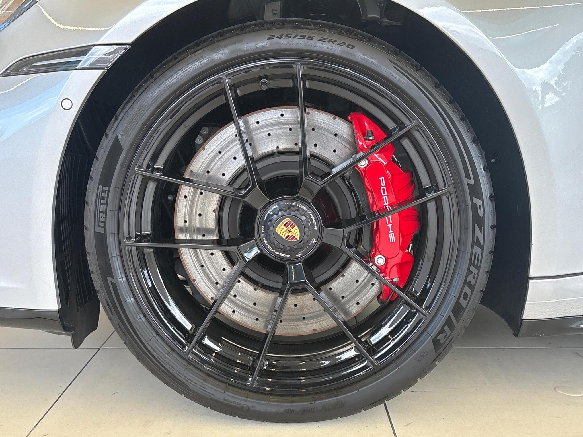 Porsche 911 view 34