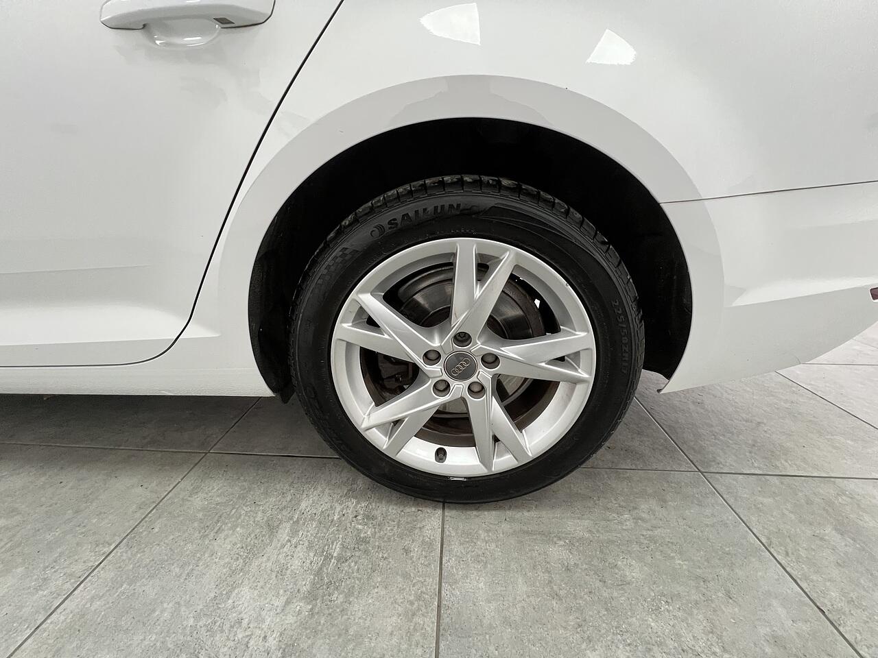 Audi A4 view 20