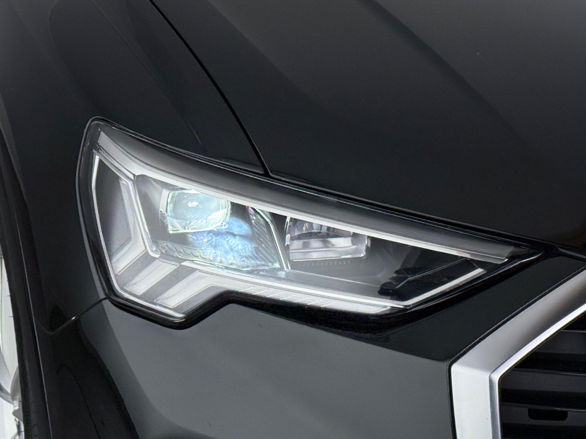 Audi Q3 view 13
