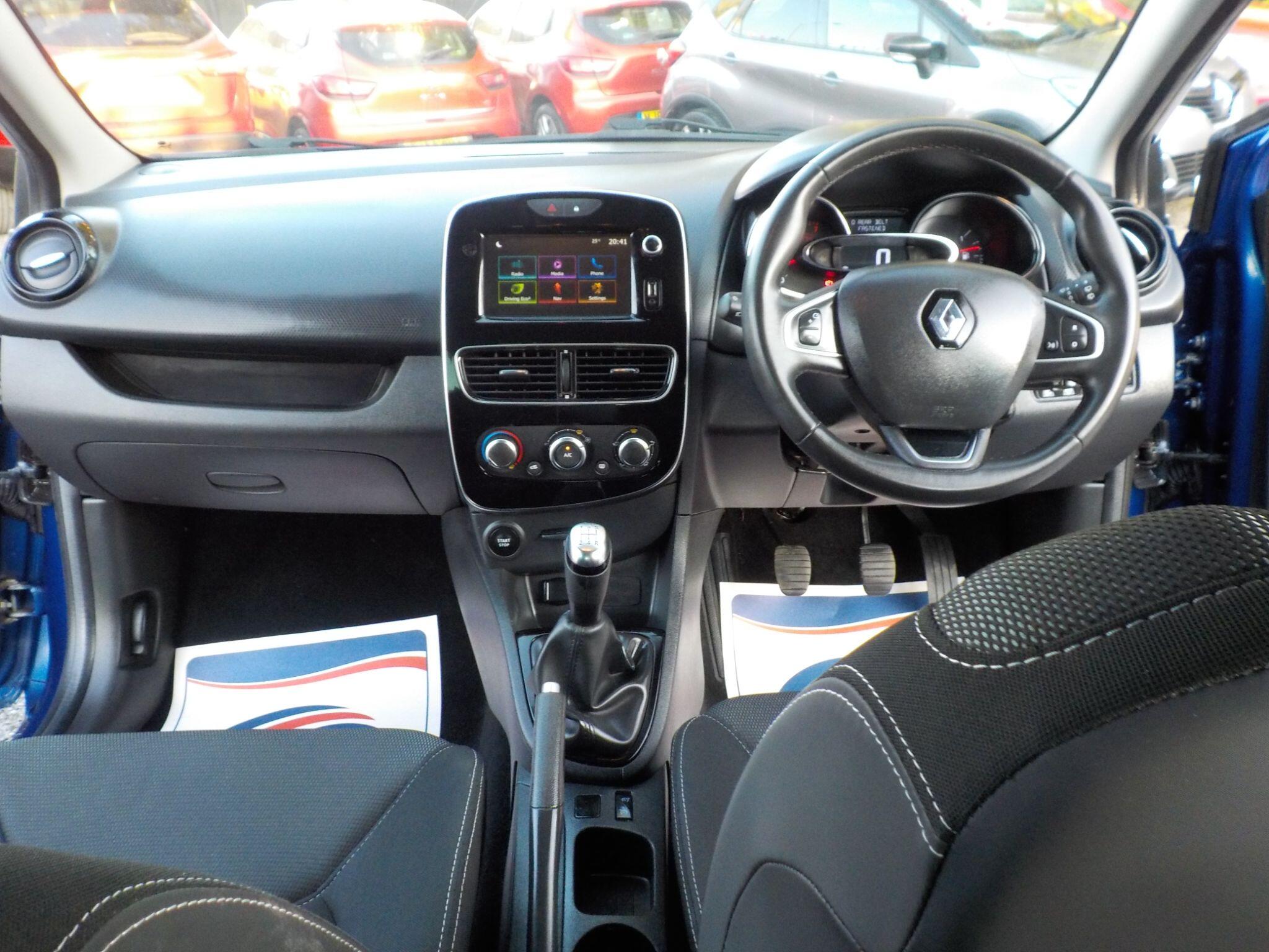 Renault Clio 0.9 TCe Iconic Euro 6 (s/s) 5dr