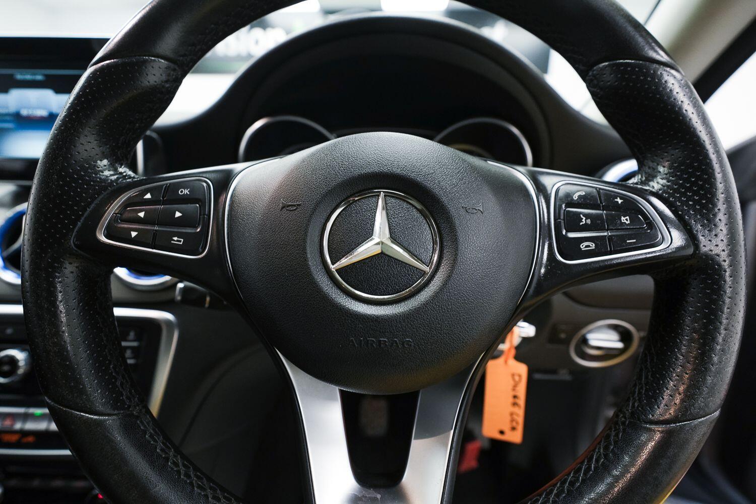 Mercedes-Benz Cla view 19
