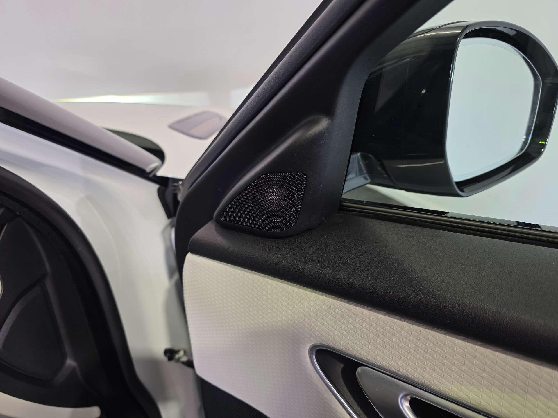Land Rover Range Rover Velar view 50
