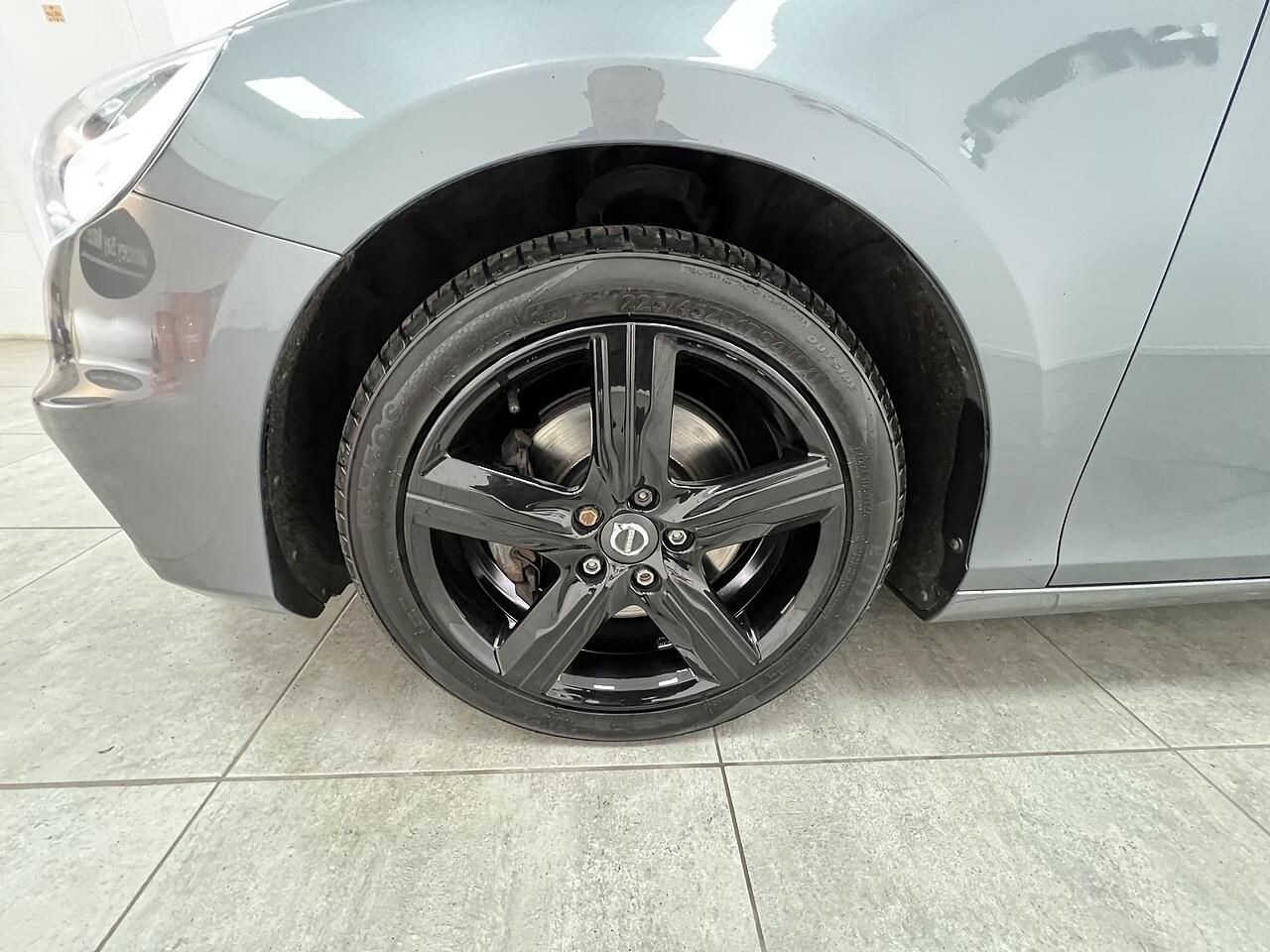 Volvo V40 view 19