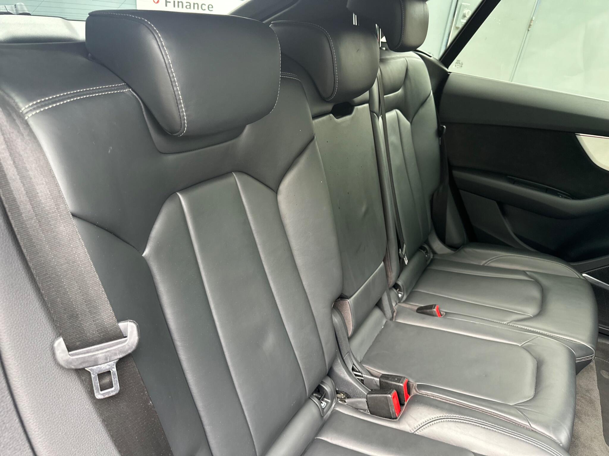 Audi Q8 view 30