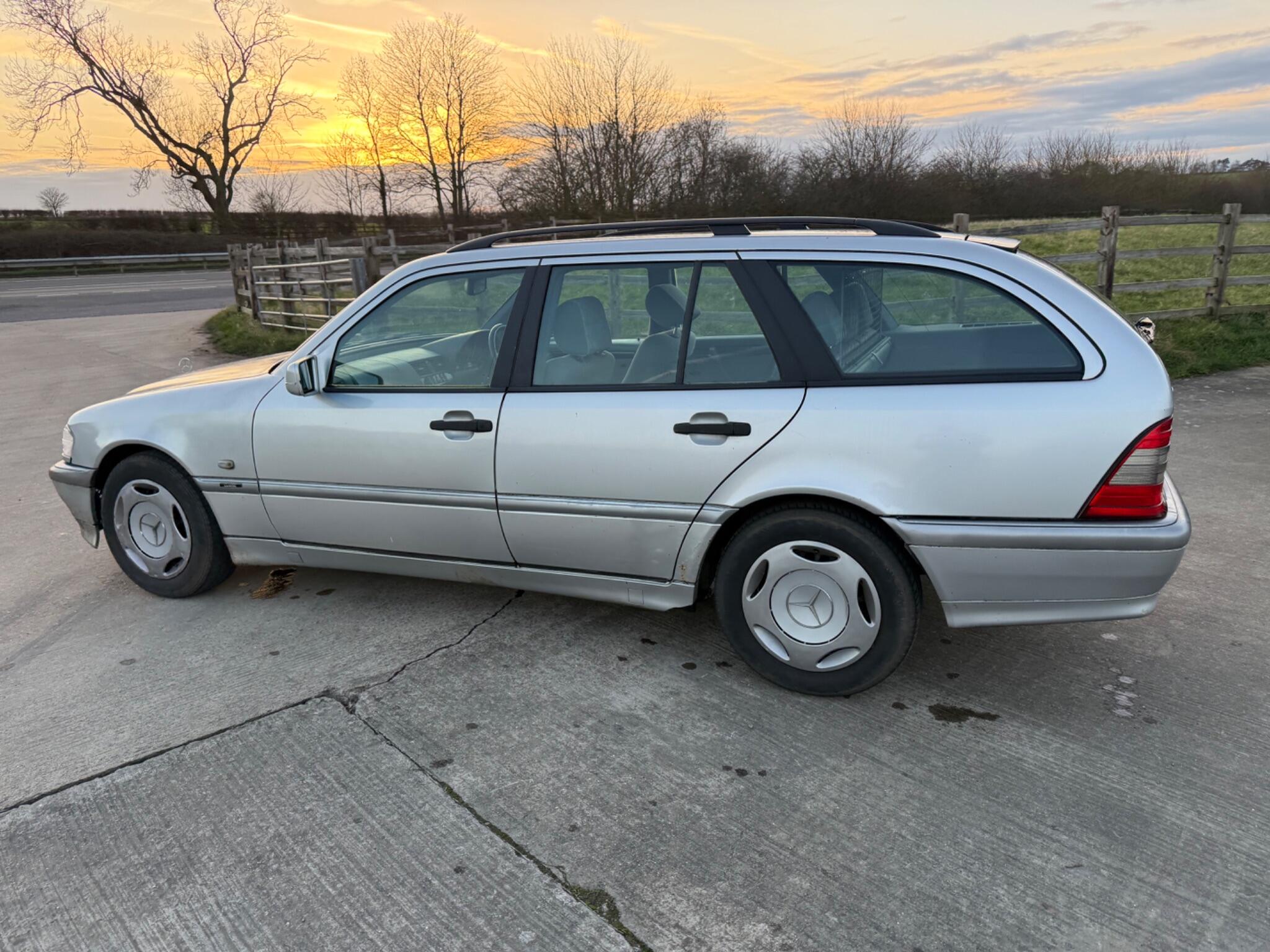 Mercedes-Benz C Class 2.4 C240 Classic 5dr — photo 13 of 66