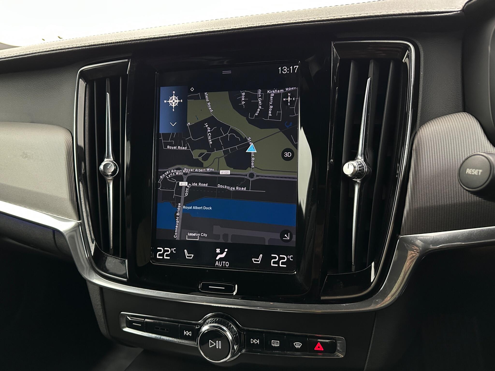 Volvo S90 view 23