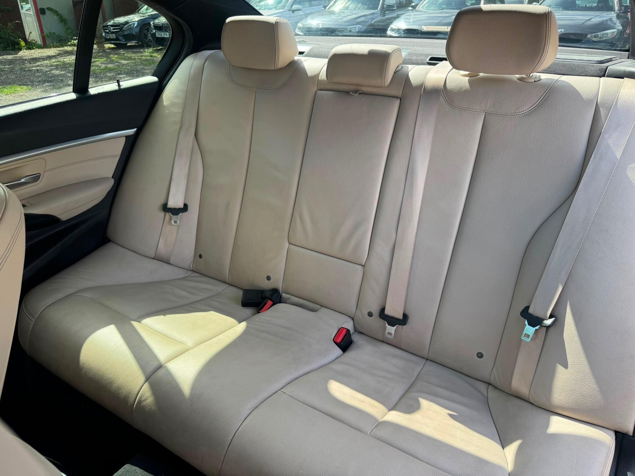BMW 3 Series view 26