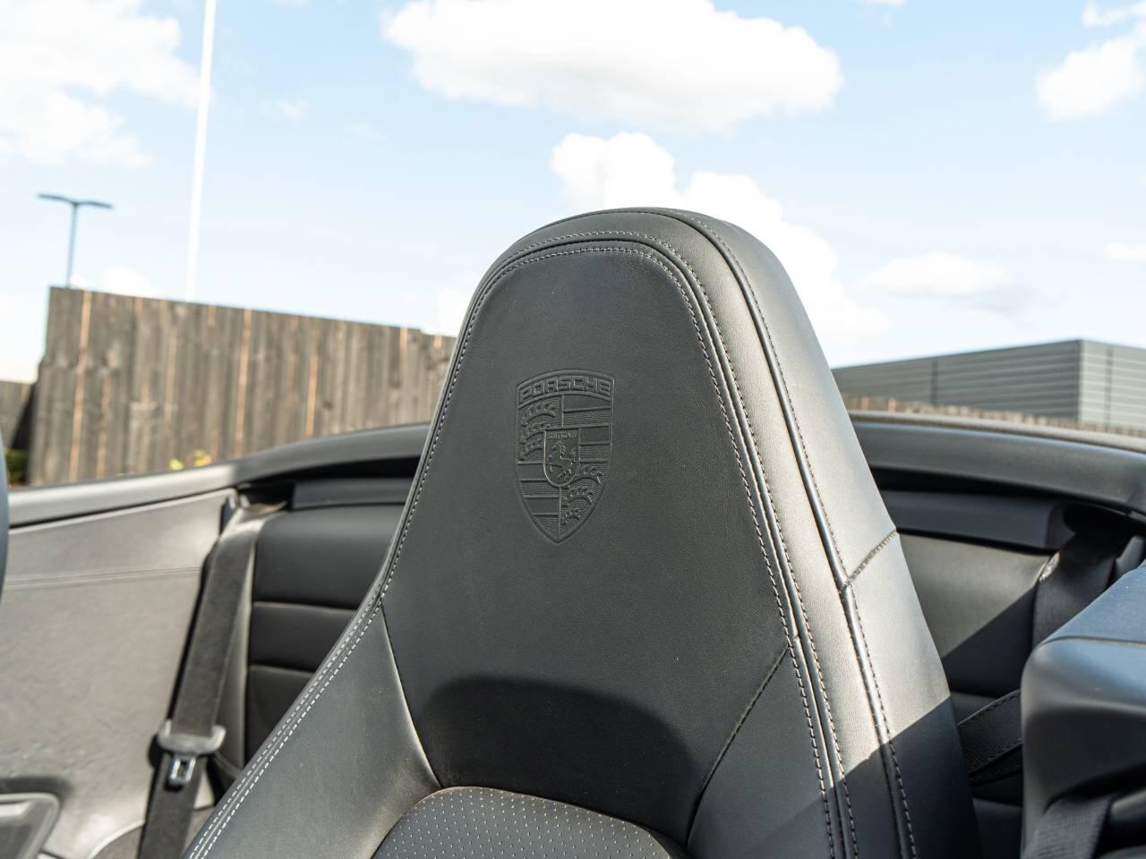 Porsche 911 view 30