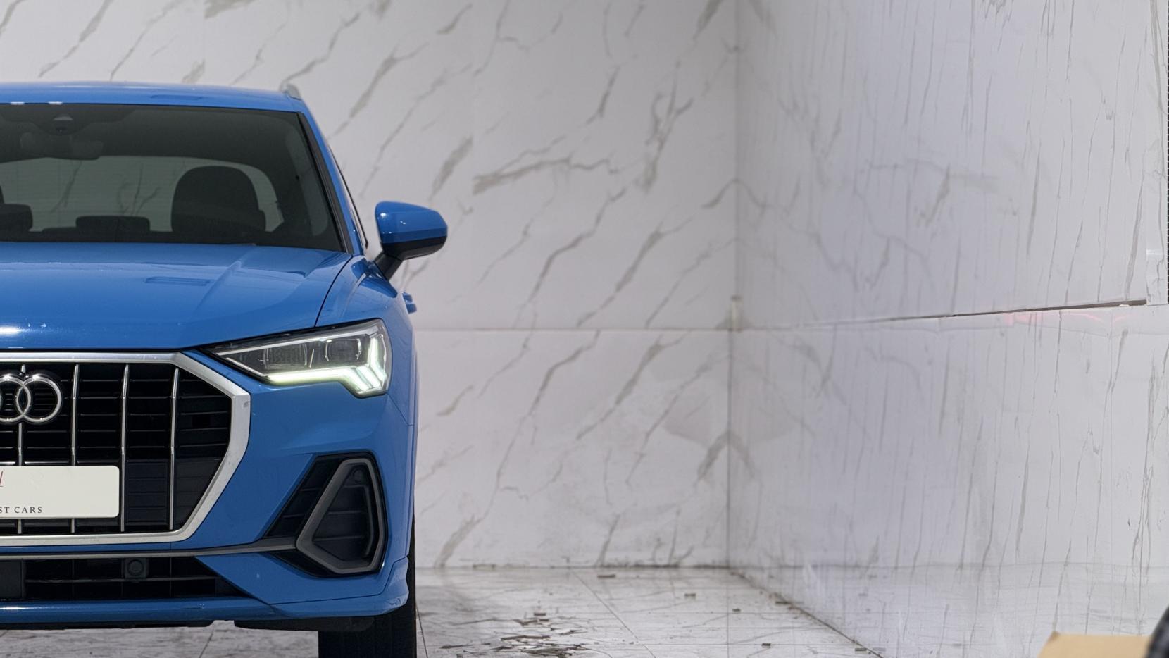 Audi Q3 view 38
