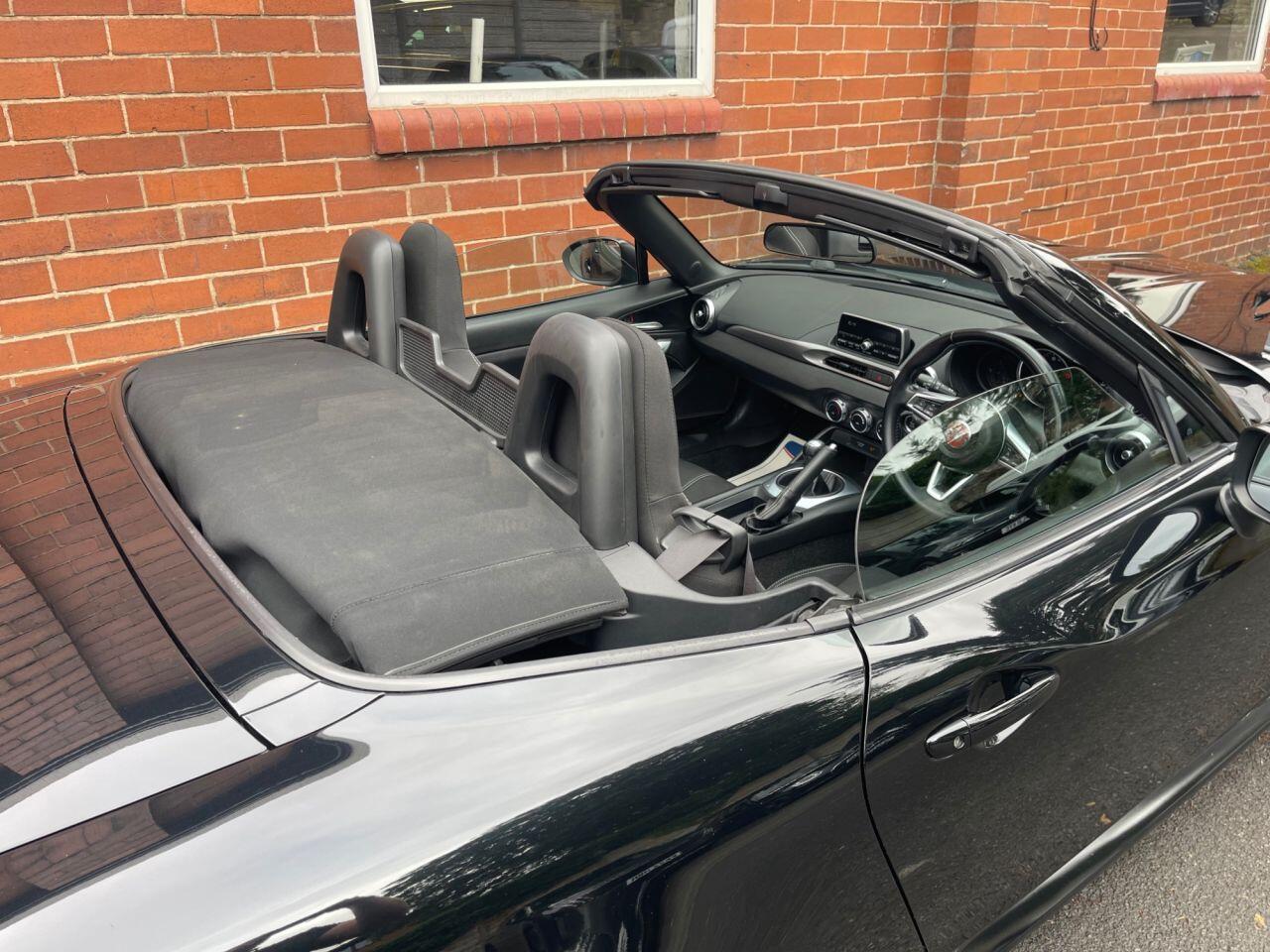 Fiat 124 Spider view 12