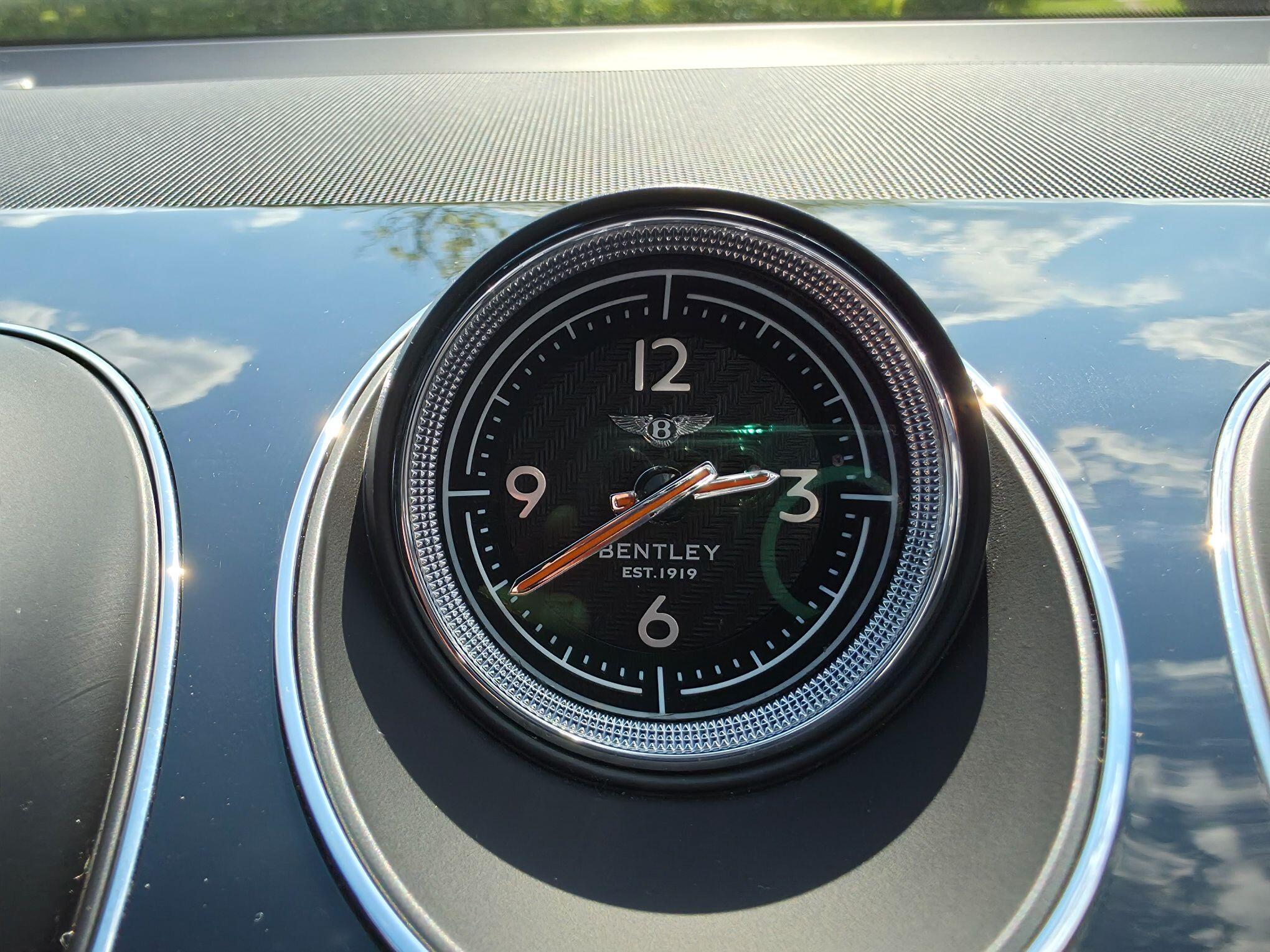 Bentley Bentayga view 18