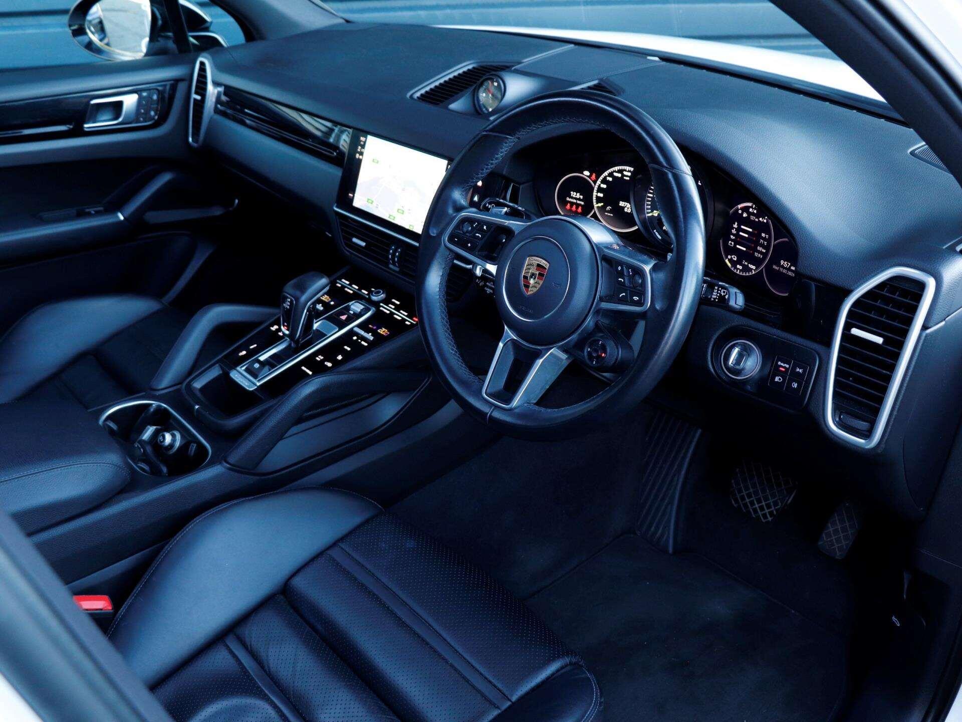 Porsche Cayenne view 10