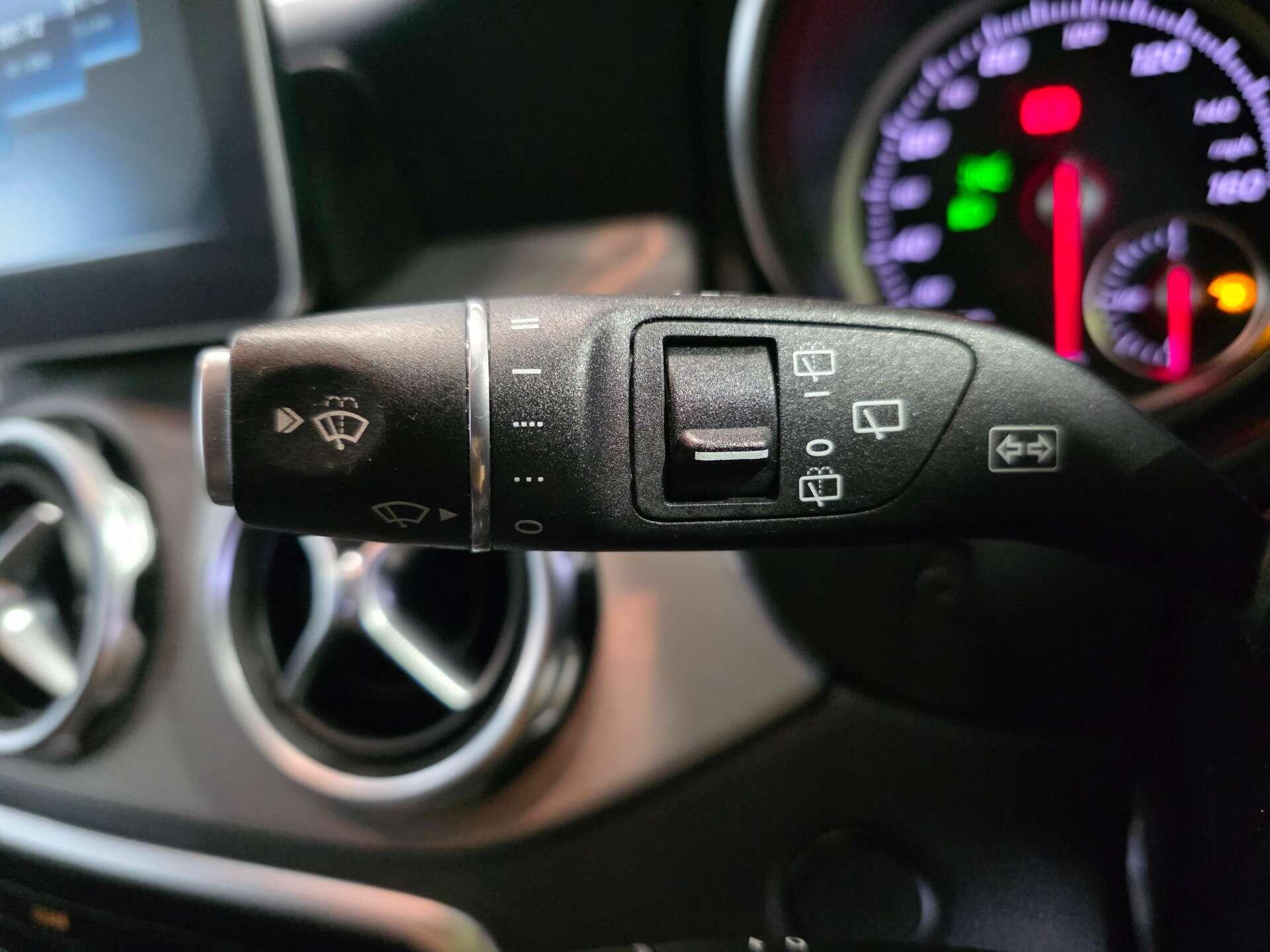 Mercedes-Benz GLA view 23