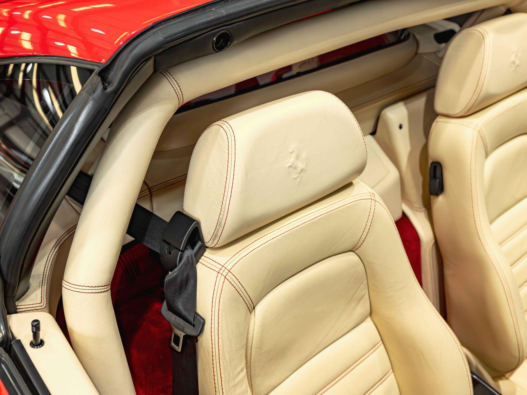 Ferrari F355 view 21