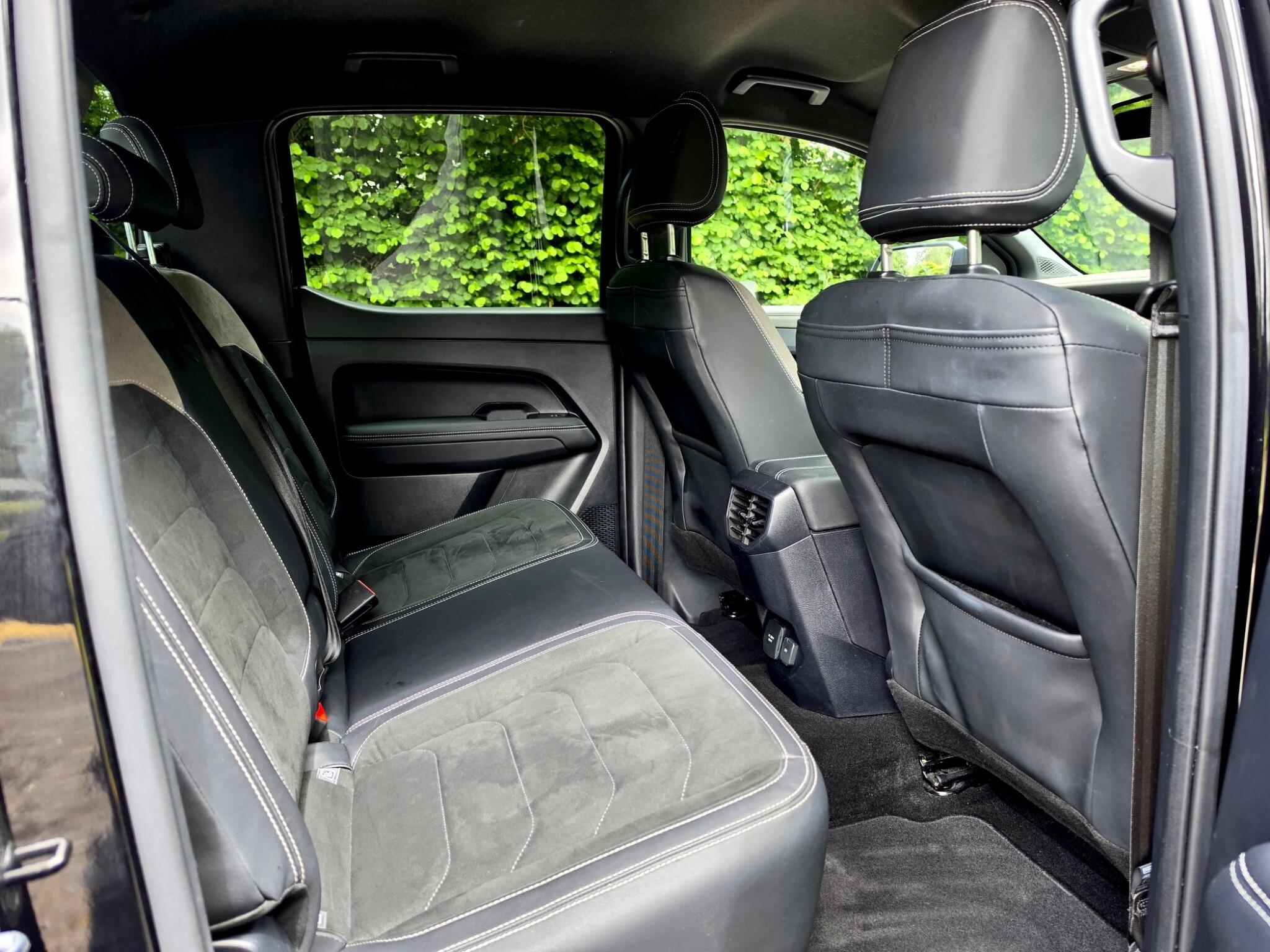 Volkswagen Amarok view 6