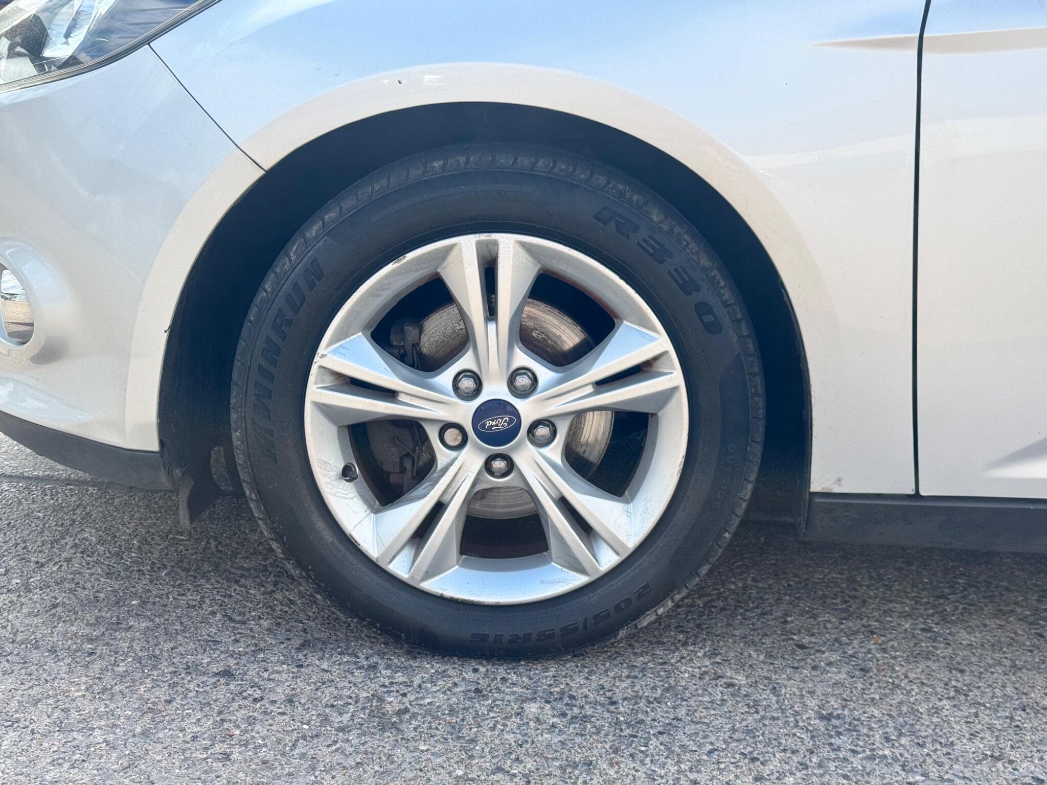 Ford Focus view 39