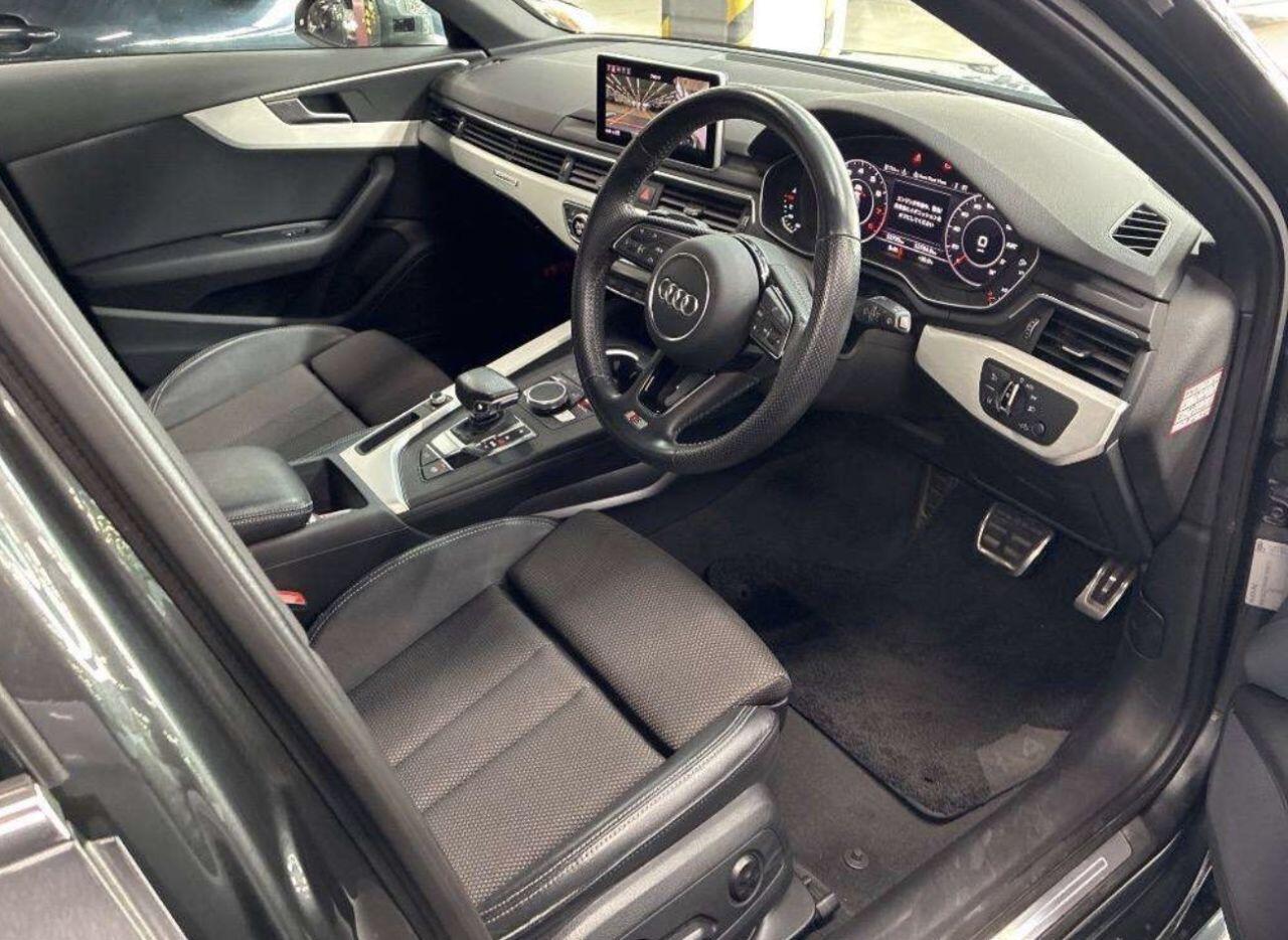 Audi A4 view 12