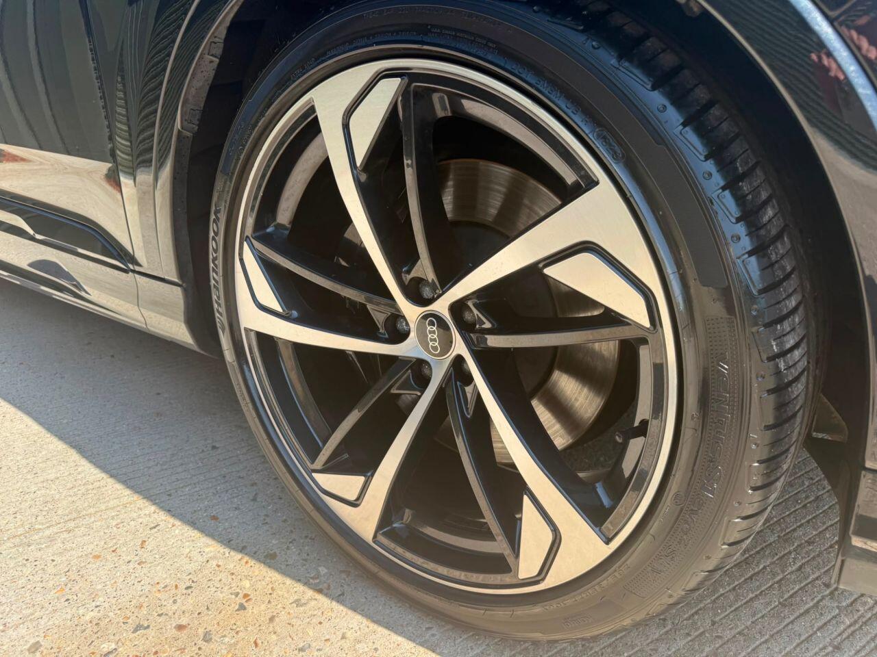 Audi SQ7 view 20