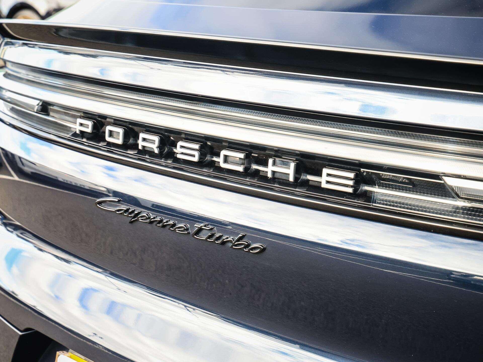 Porsche Cayenne view 31
