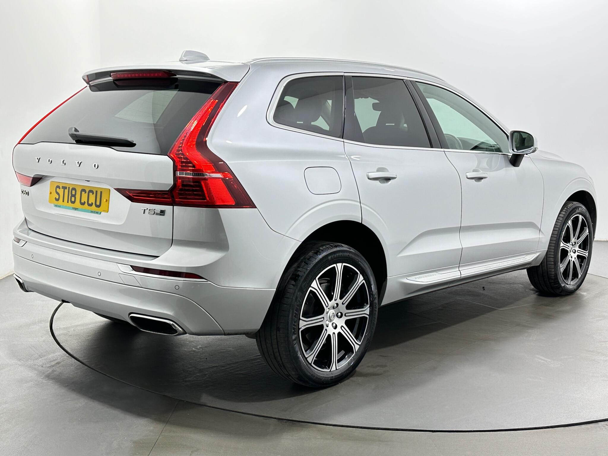 Volvo XC60 view 8