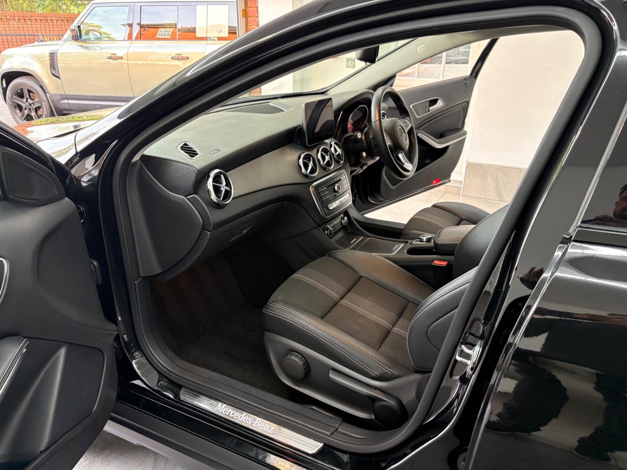 Mercedes-Benz Gla view 20