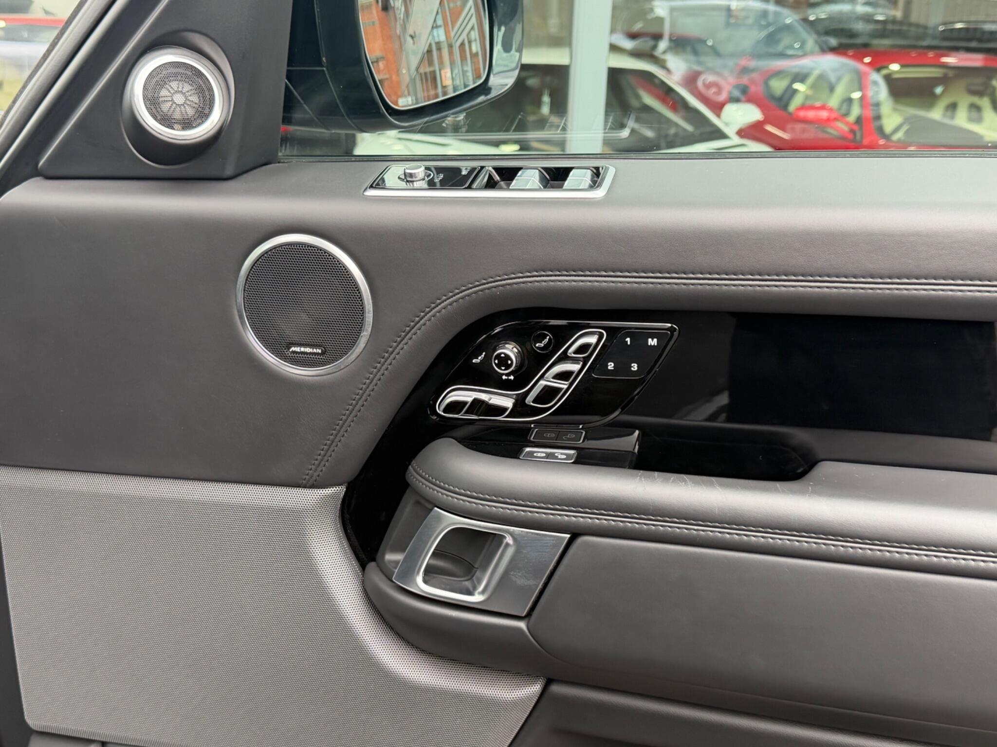Land Rover Range Rover view 11