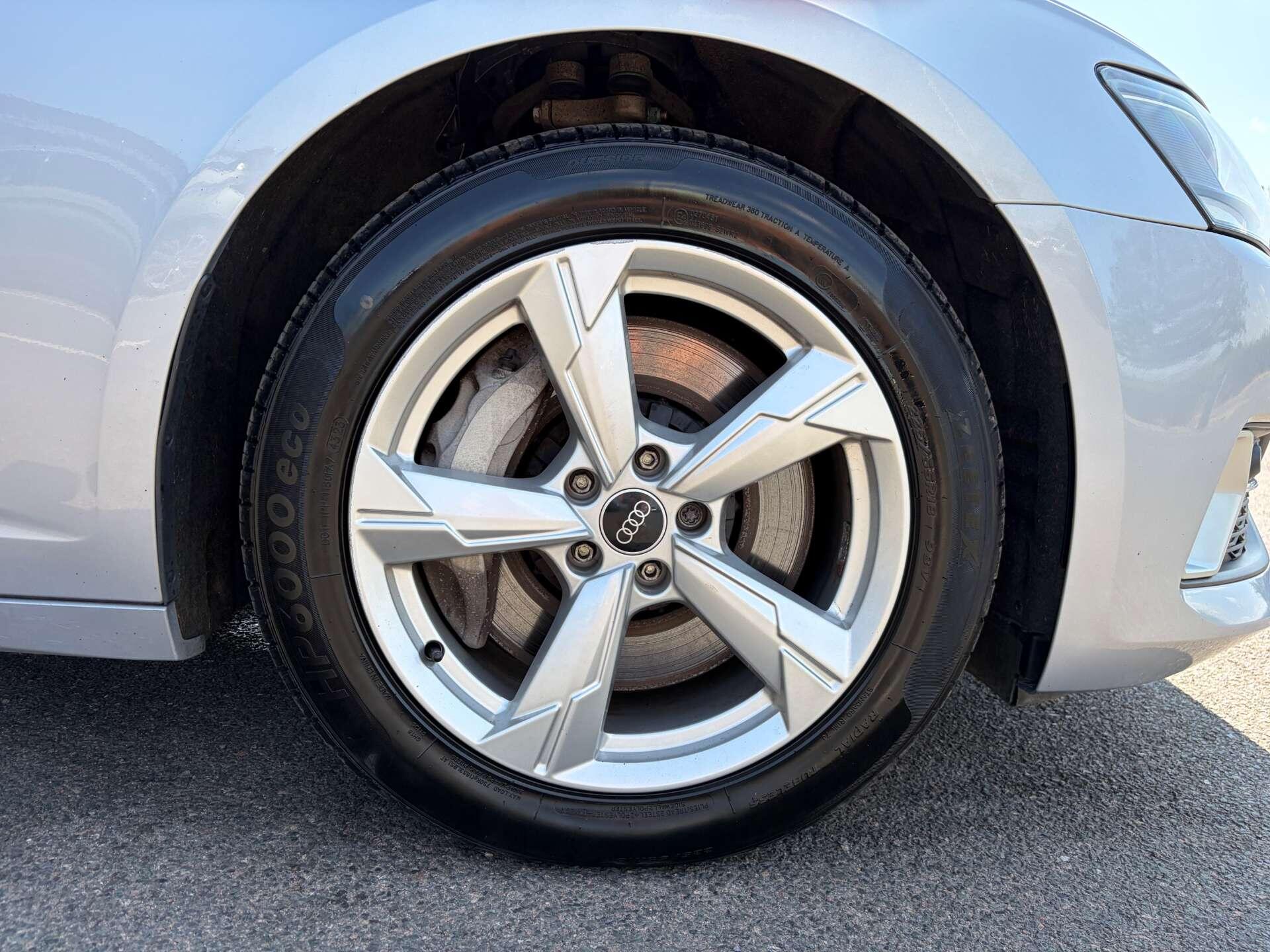 Audi A6 Saloon view 12