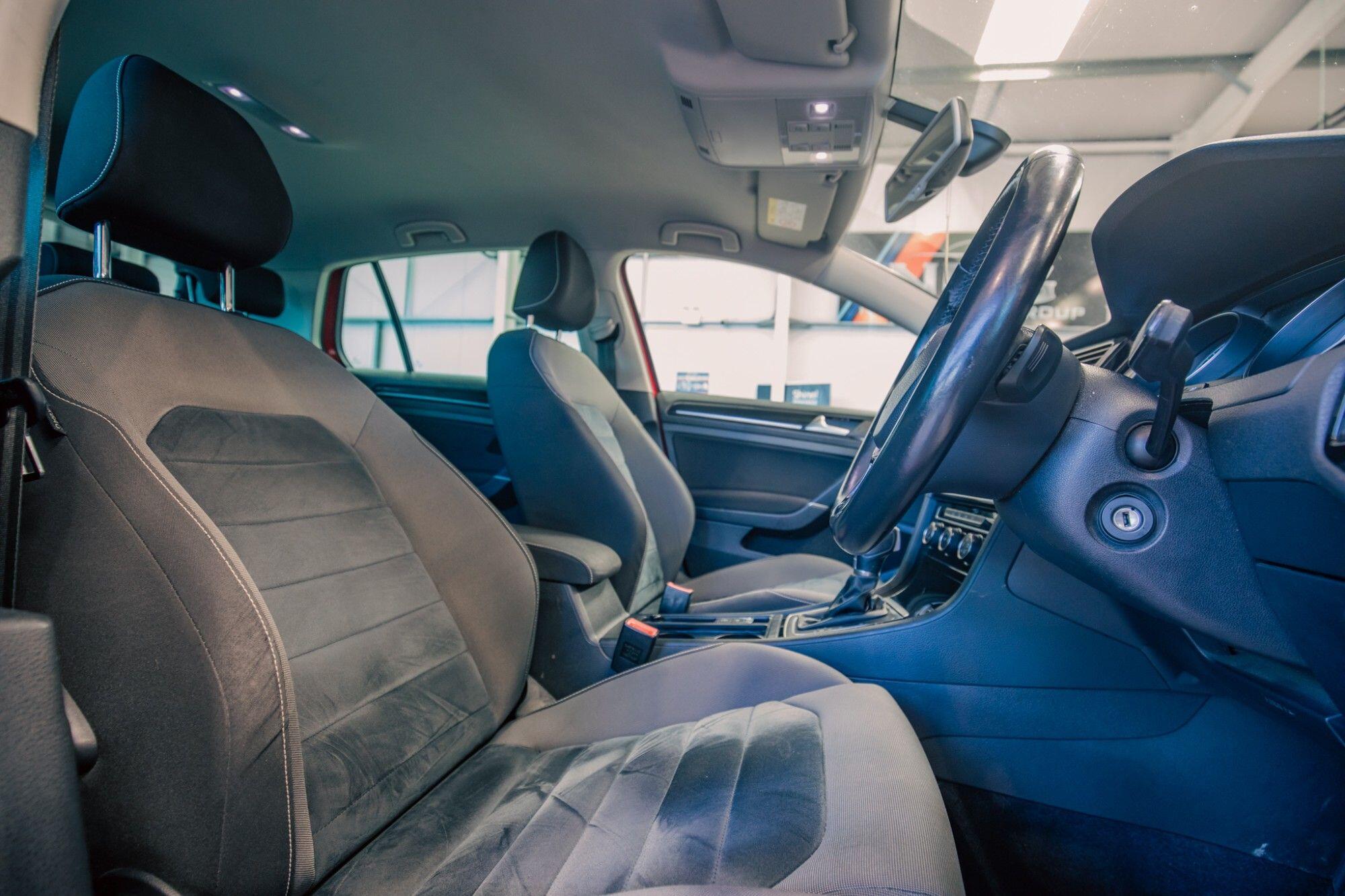 Volkswagen Golf view 3