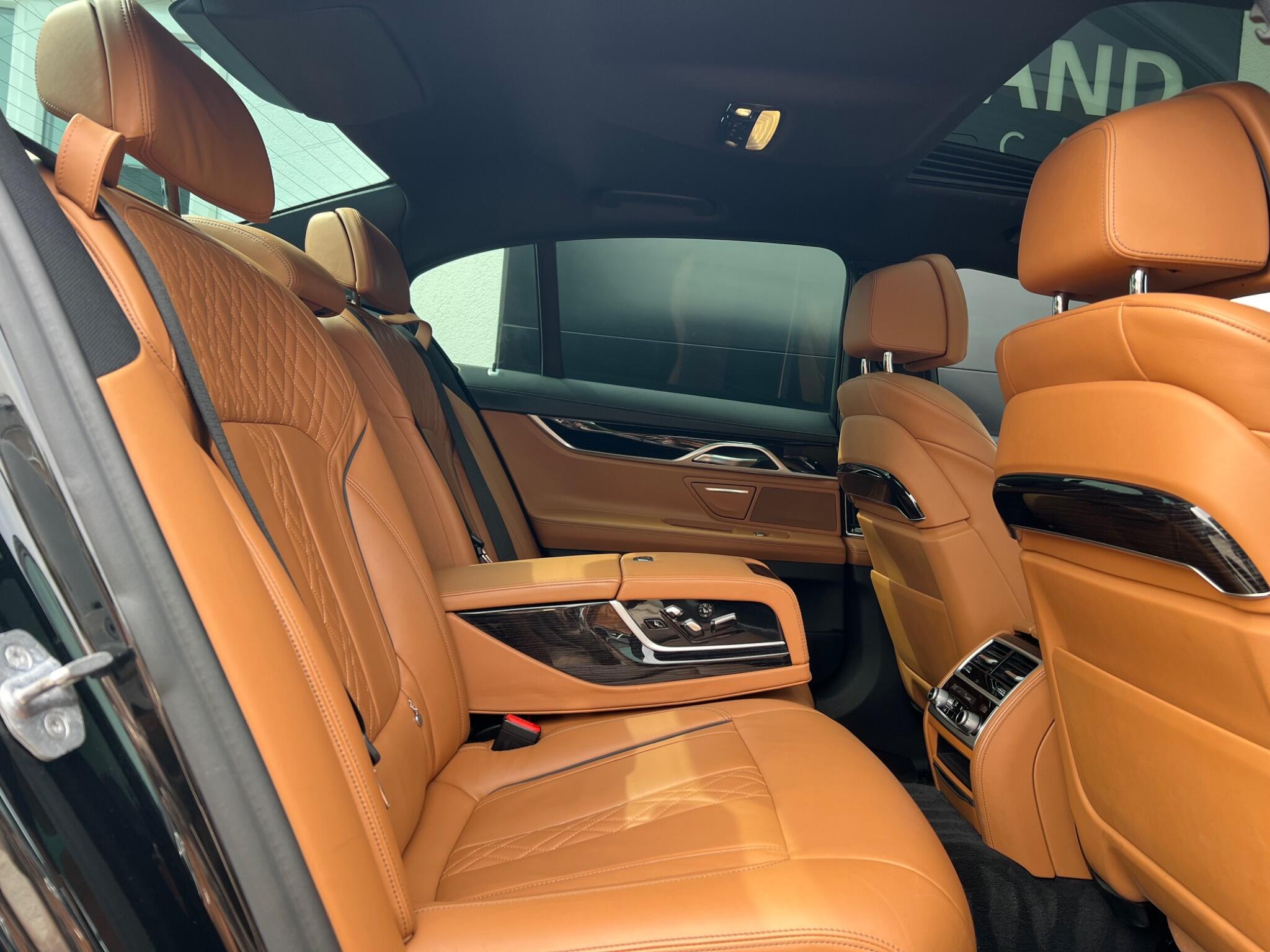BMW 7 Series view 16