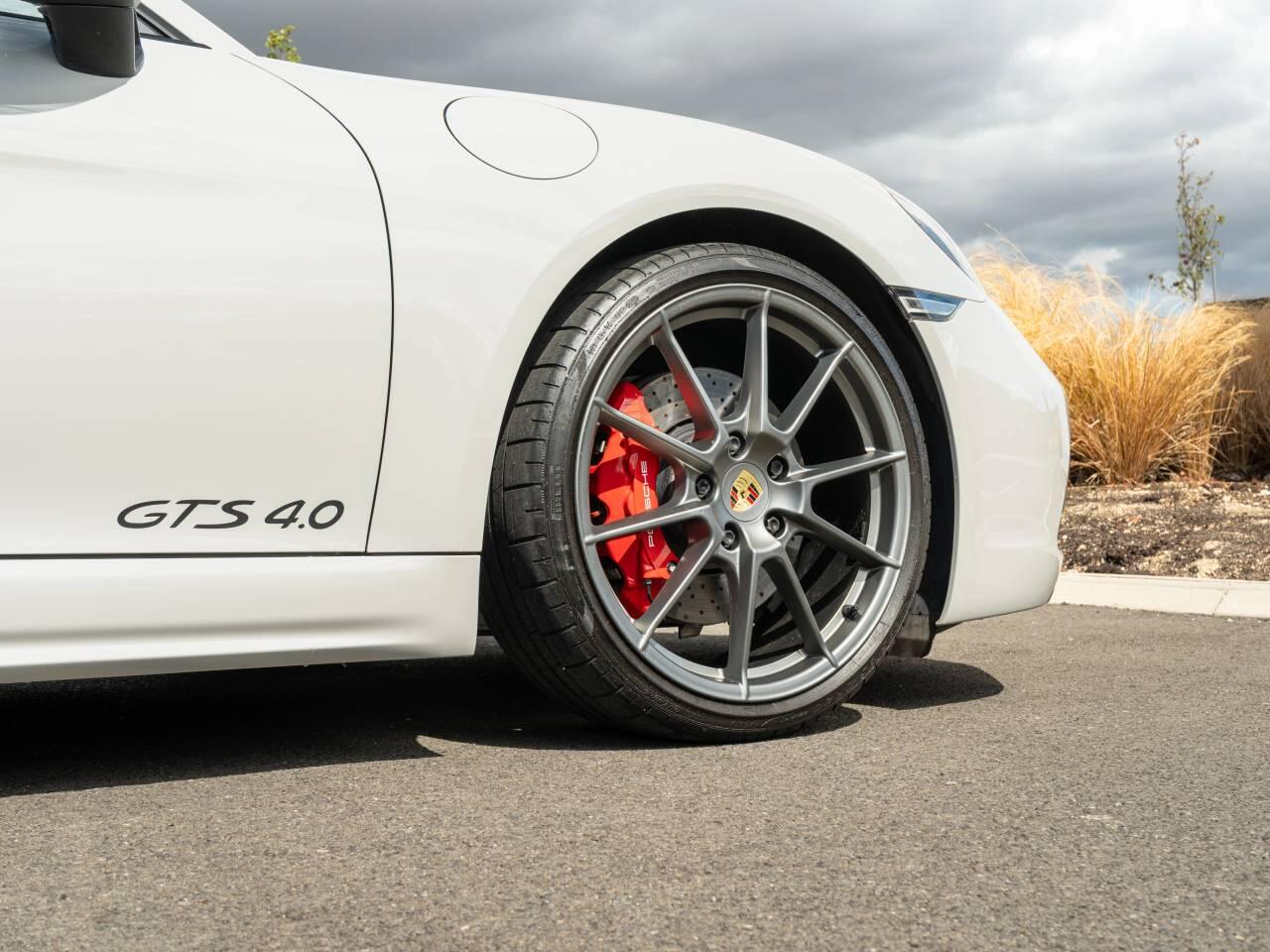 Porsche Cayman view 44