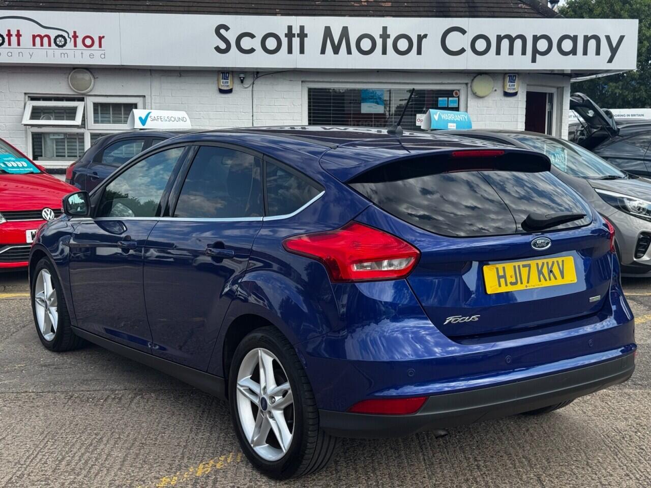 Ford Focus view 2