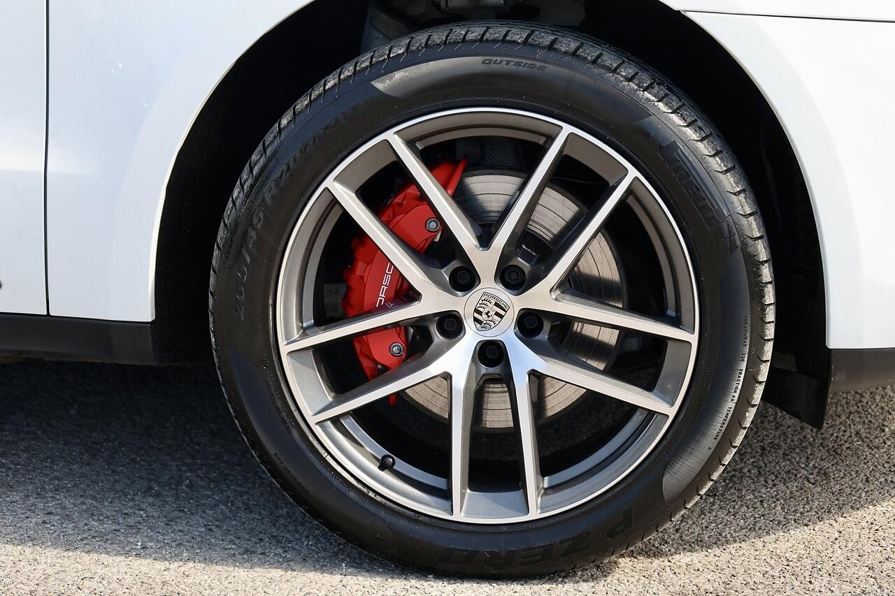 Porsche Macan view 42