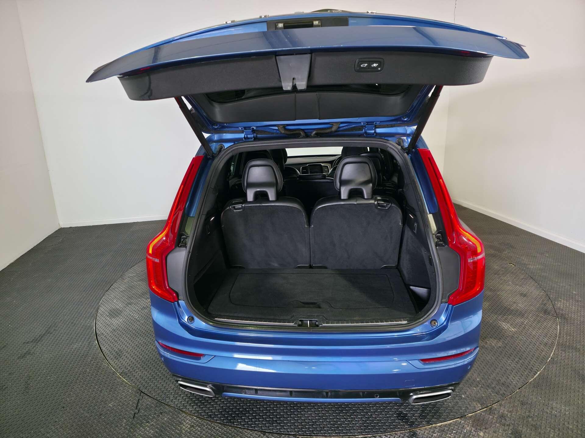 Volvo XC90 view 18