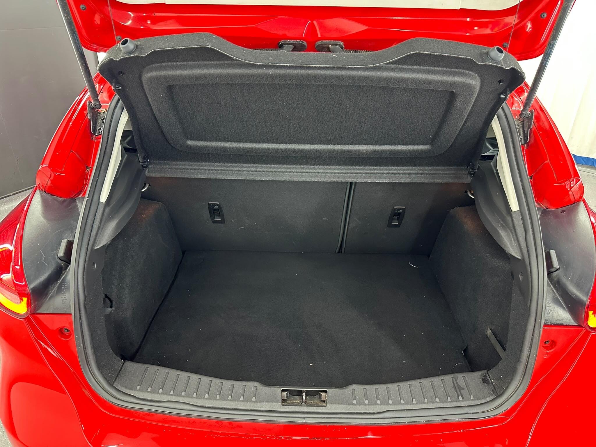 Ford Focus view 15