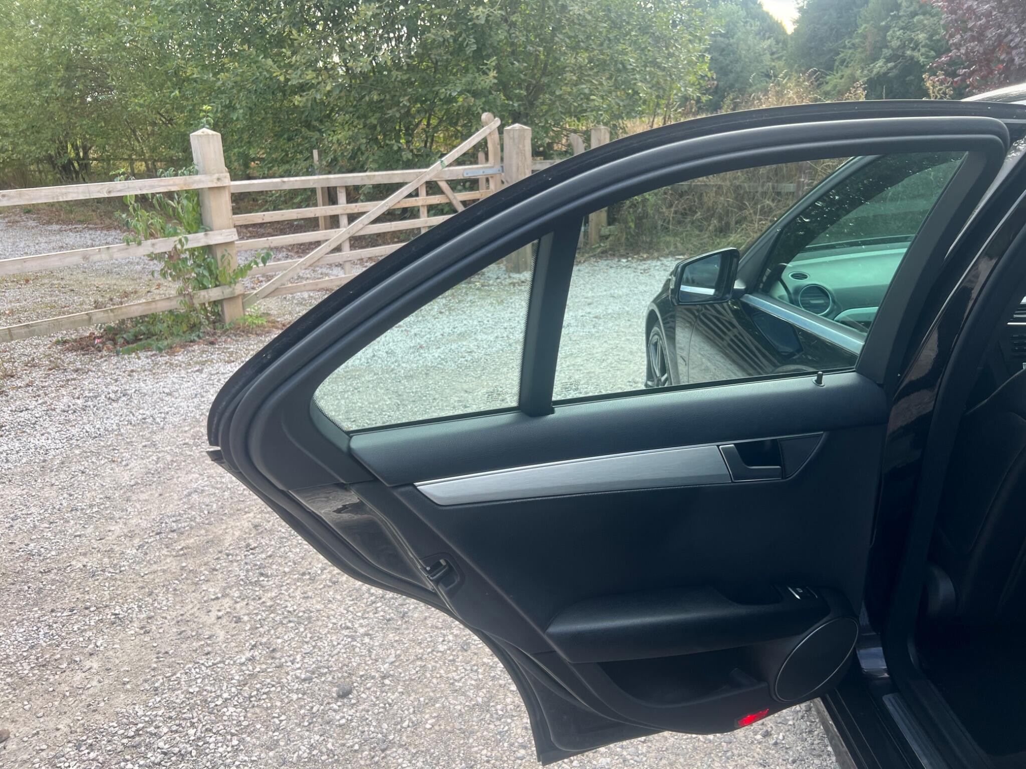 Mercedes-Benz C Class view 26