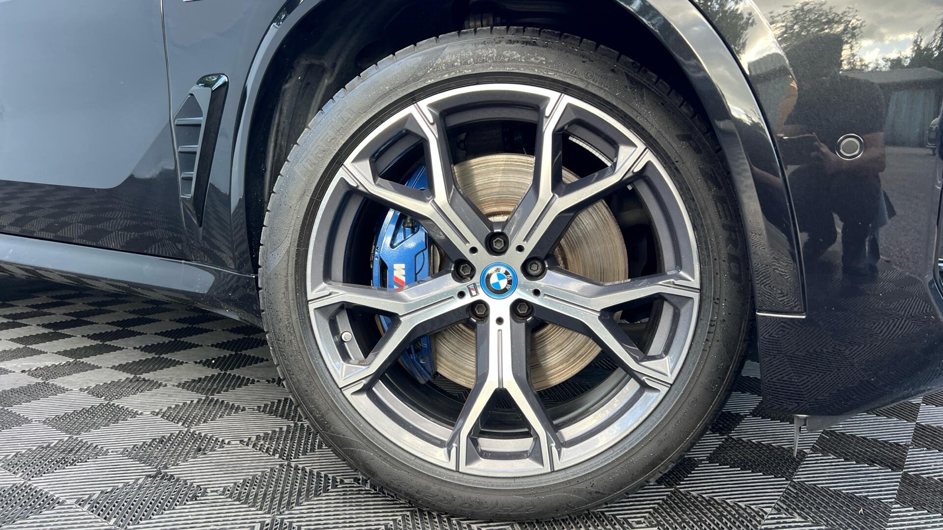 BMW X5 view 25