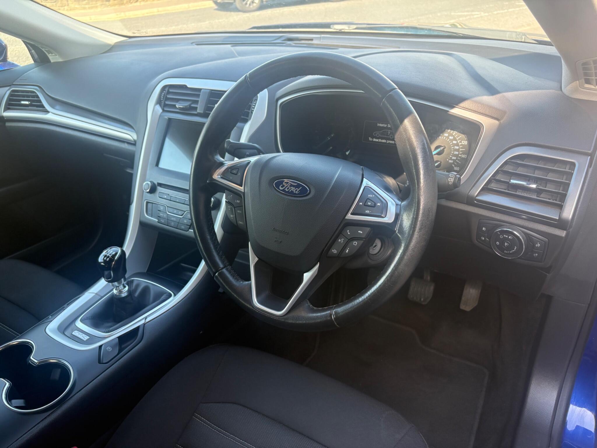 Ford Mondeo view 32