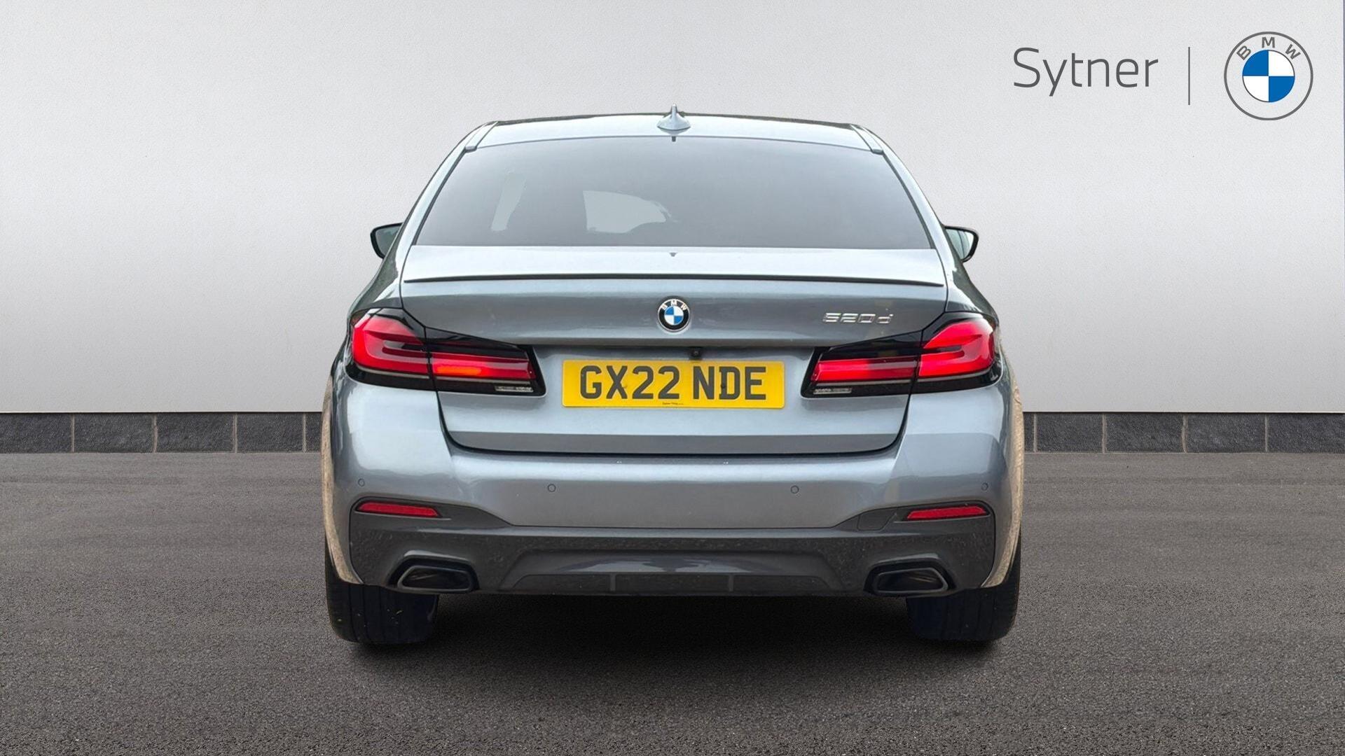 BMW 5 Series view 15