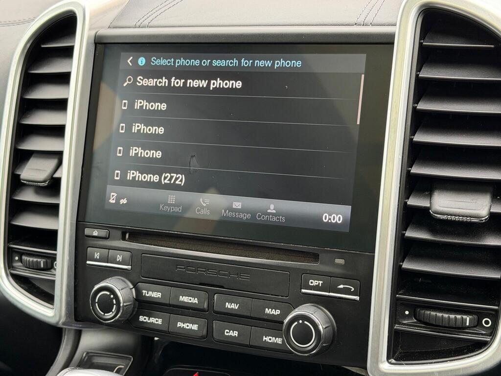 Porsche Cayenne view 36