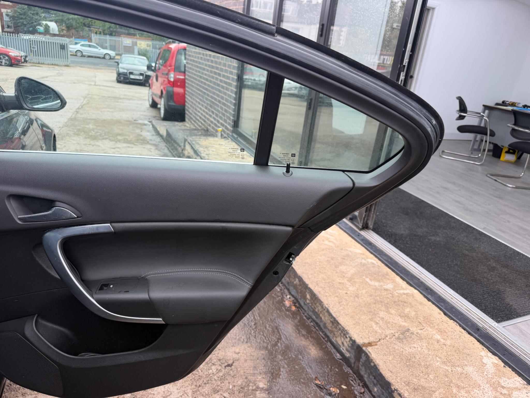 Vauxhall Insignia view 18