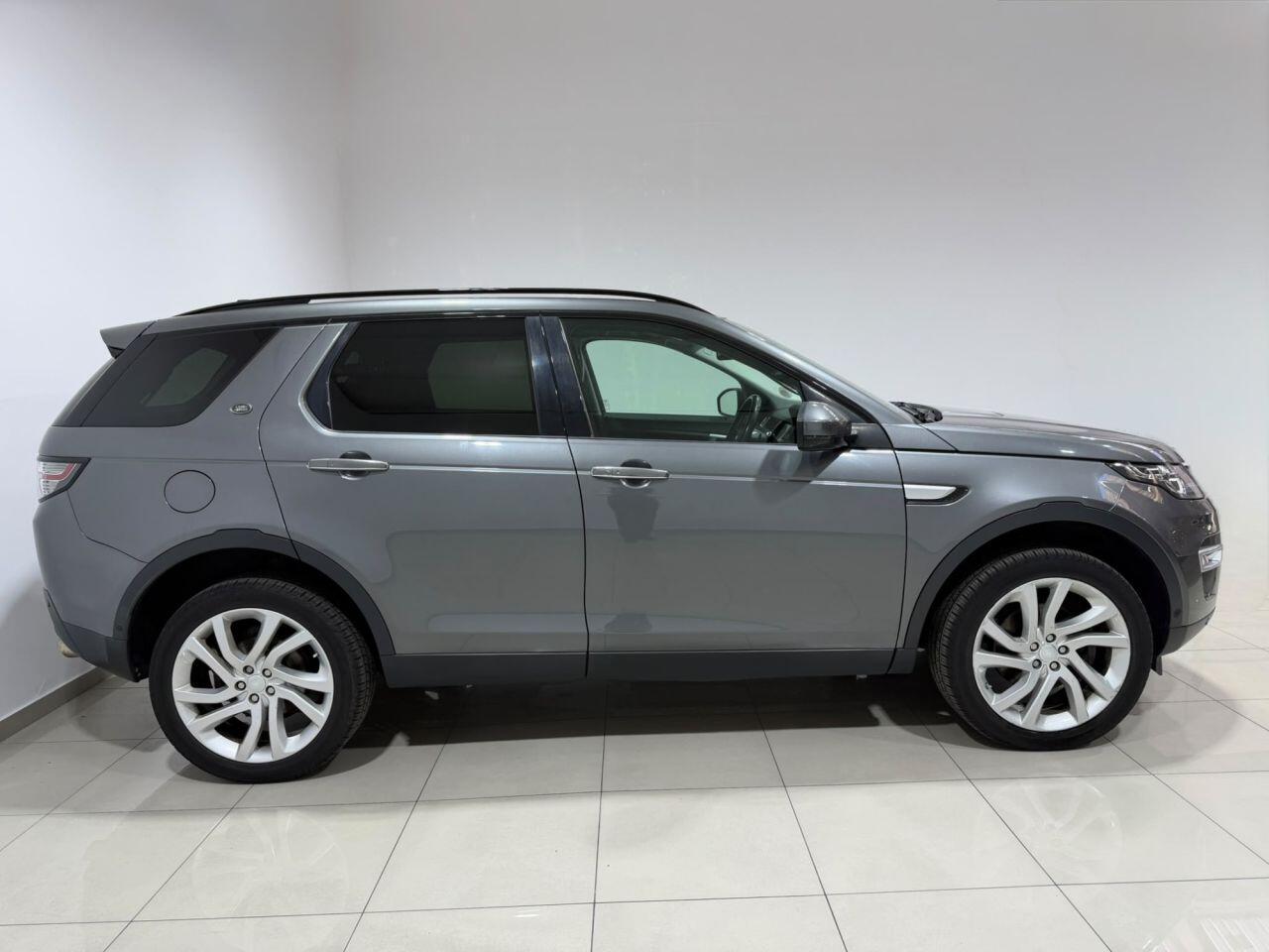 Land Rover Discovery Sport view 13