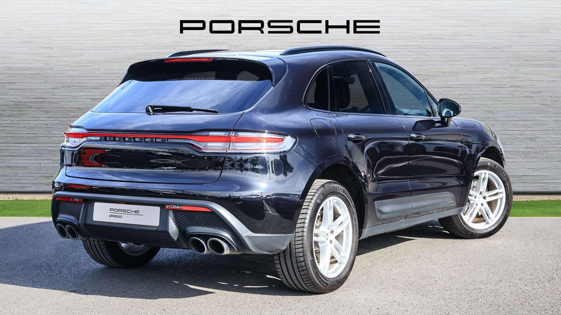 Porsche Macan view 3