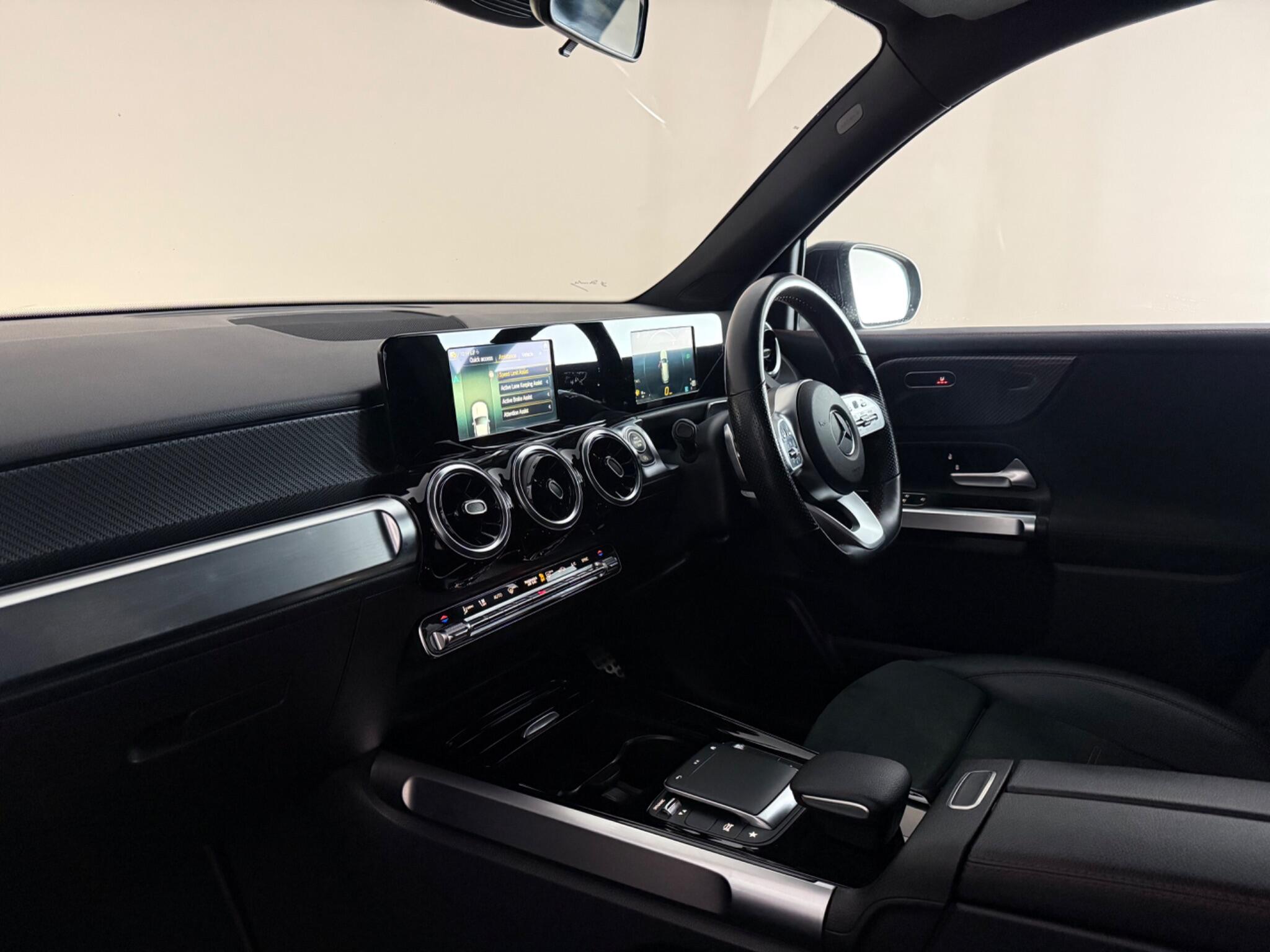 Mercedes-Benz GLB view 4
